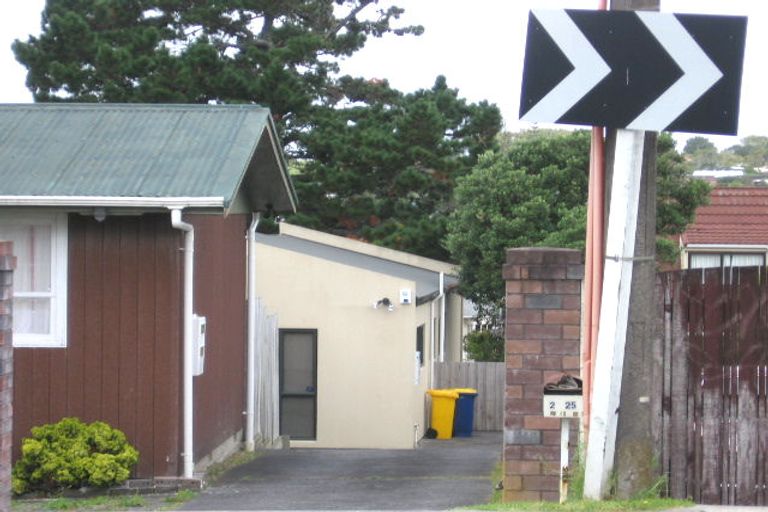 Photo of property in 2/25 Tramway Road, Beach Haven, Auckland, 0626