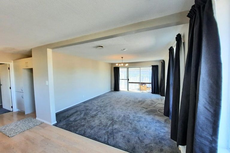 Photo of property in 1/73 Royal Park Drive, Parklands, Christchurch, 8083