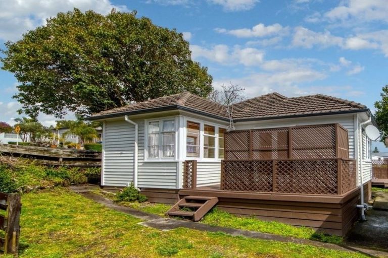 Photo of property in 1/132 Edmonton Road, Te Atatu South, Auckland, 0610
