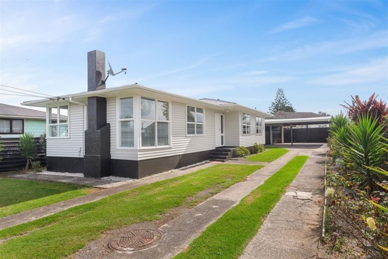Photo of property in 8 Blake Road, Mangere East, Auckland, 2024