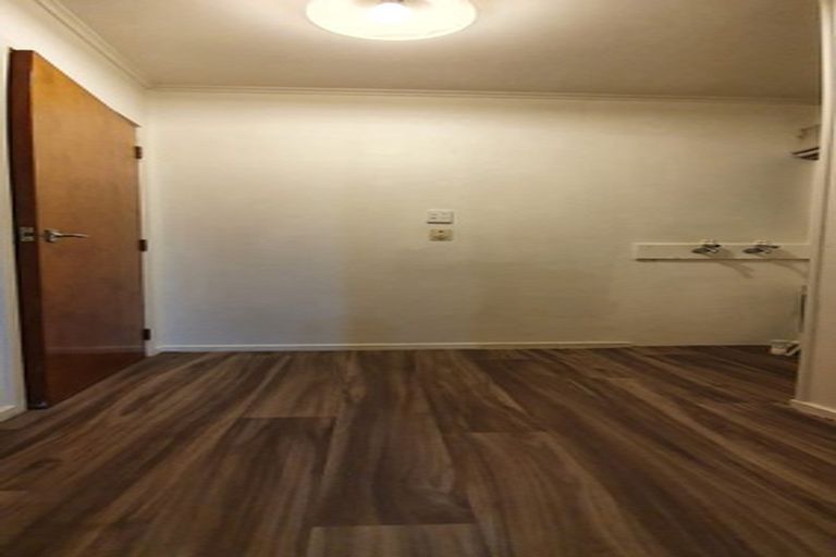 Photo of property in 34 Chislehurst Street, Henderson, Auckland, 0612