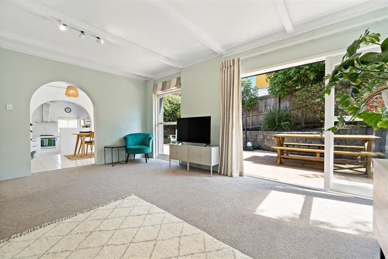 Photo of property in 1 Riviera Place, Hauraki, Auckland, 0622