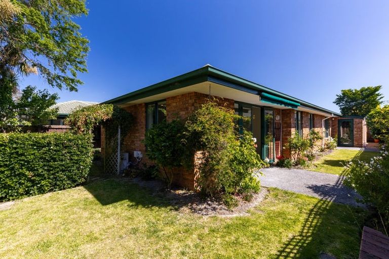 Photo of property in 6 Tulip Lane, Spreydon, Christchurch, 8024