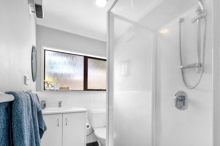 Photo of property in 1/180 Sandspit Road, Shelly Park, Auckland, 2014