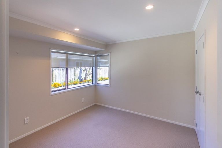 Photo of property in 7 Rarawa Place, Vogeltown, New Plymouth, 4310