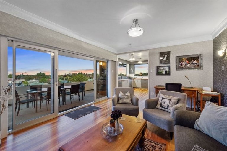 Photo of property in 37 Carey Street, Maeroa, Hamilton, 3200