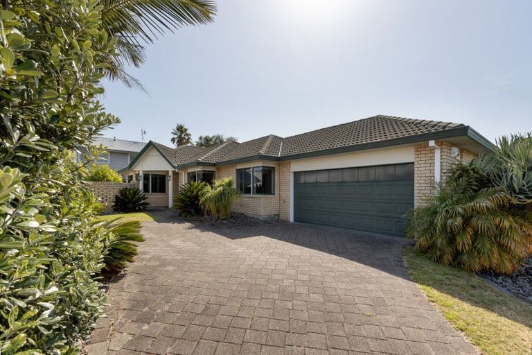 Photo of property in 11 Santa Monica Drive, Papamoa Beach, Papamoa, 3118