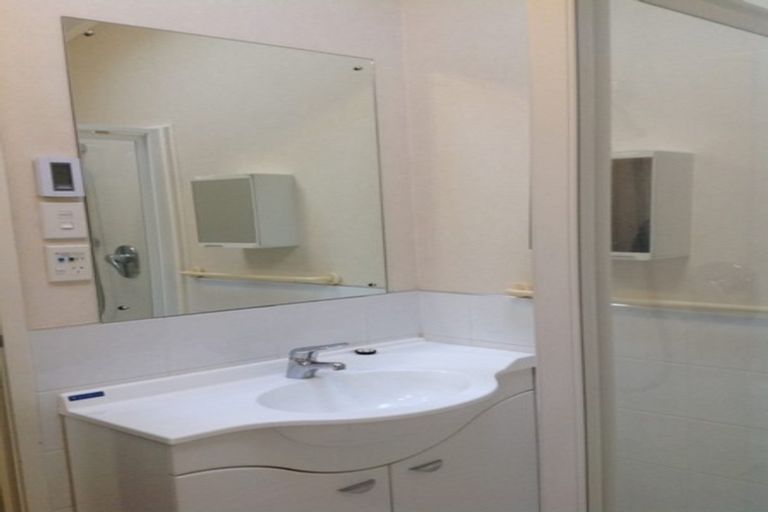 Photo of property in 2/37 Craig Road, Milford, Auckland, 0620