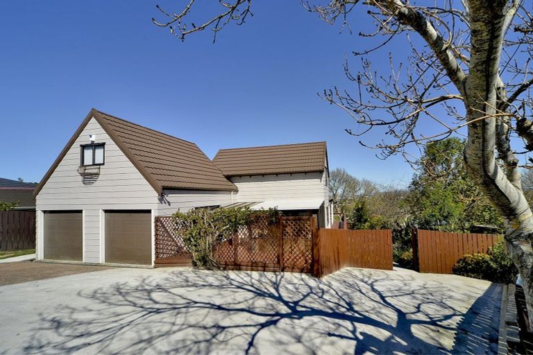 Photo of property in 32 Hollyford Drive, Clover Park, Auckland, 2105