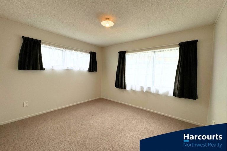 Photo of property in 39 Jaemont Avenue, Te Atatu South, Auckland, 0610