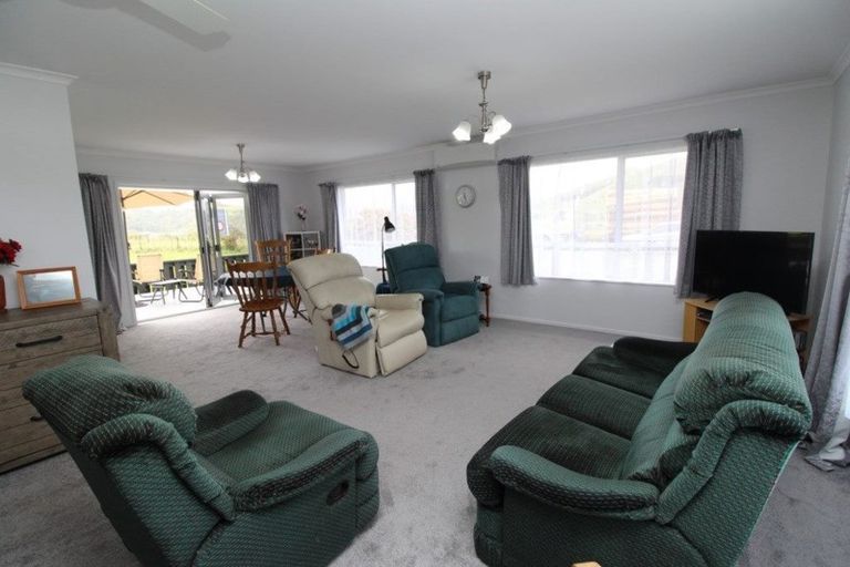 Photo of property in 73 North Street, Mokau, 4376