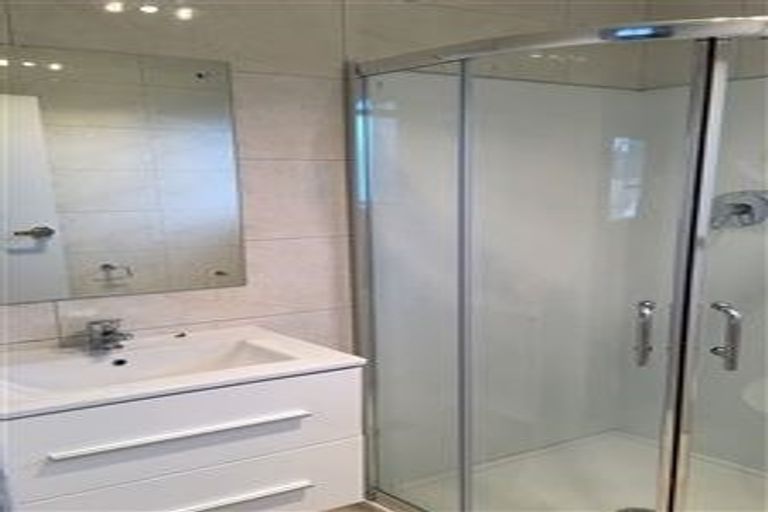 Photo of property in 139 Henderson Valley Road, Henderson, Auckland, 0612