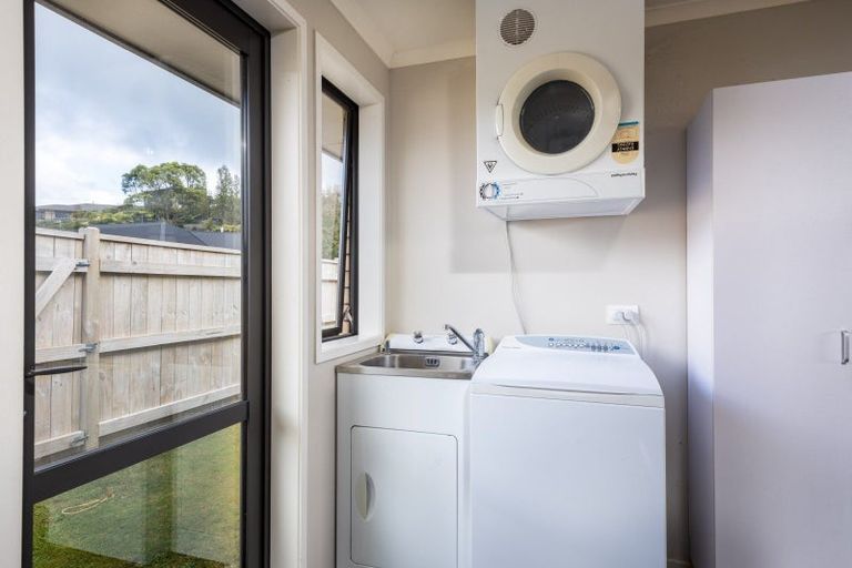 Photo of property in 38 Fernbrook Drive, Hurworth, New Plymouth, 4310