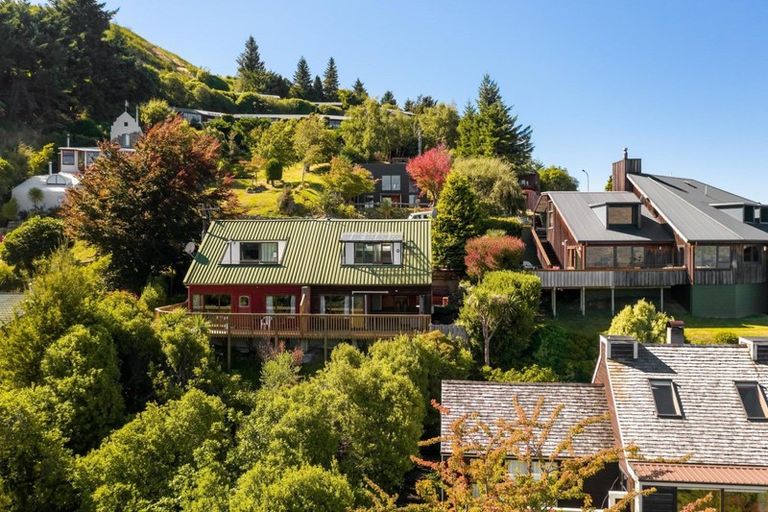 Photo of property in 24b Mckerrow Place, Sunshine Bay, Queenstown, 9300