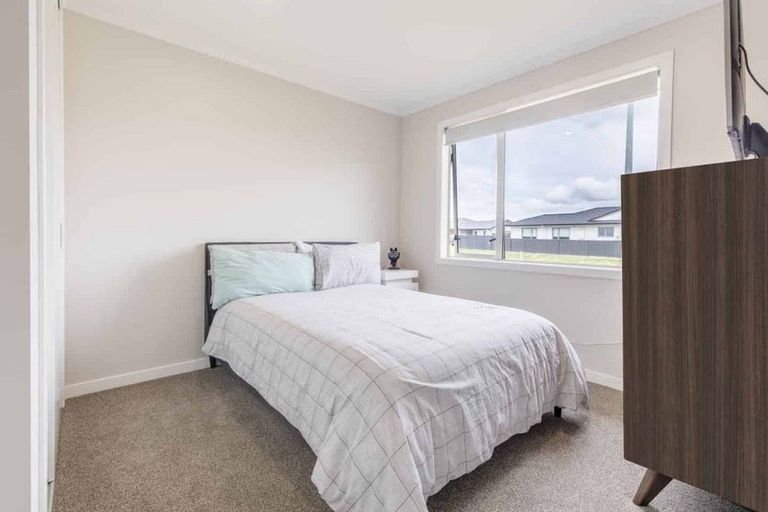 Photo of property in 33 Belgrove Drive, Waipukurau, 4200