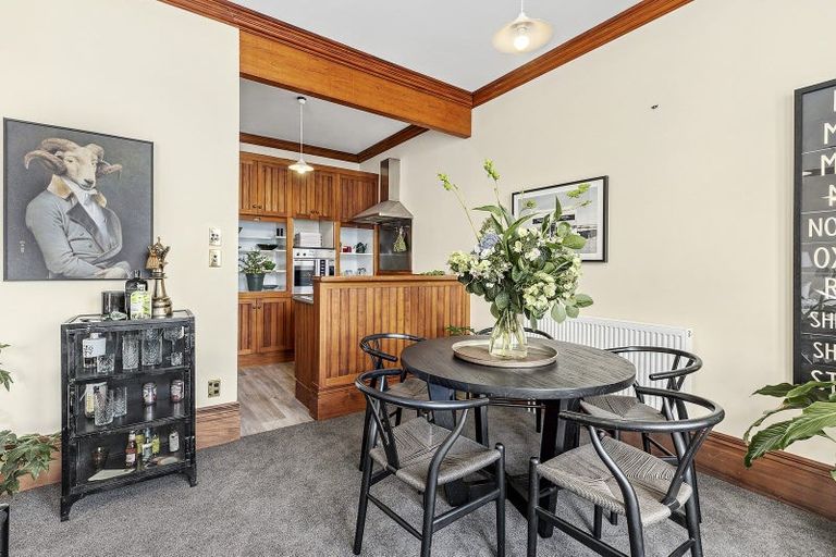 Photo of property in 320 Oriental Parade, Oriental Bay, Wellington, 6011