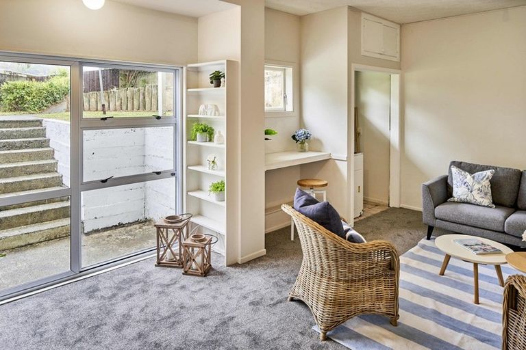 Photo of property in 46 Grays Road, Plimmerton, Porirua, 5026