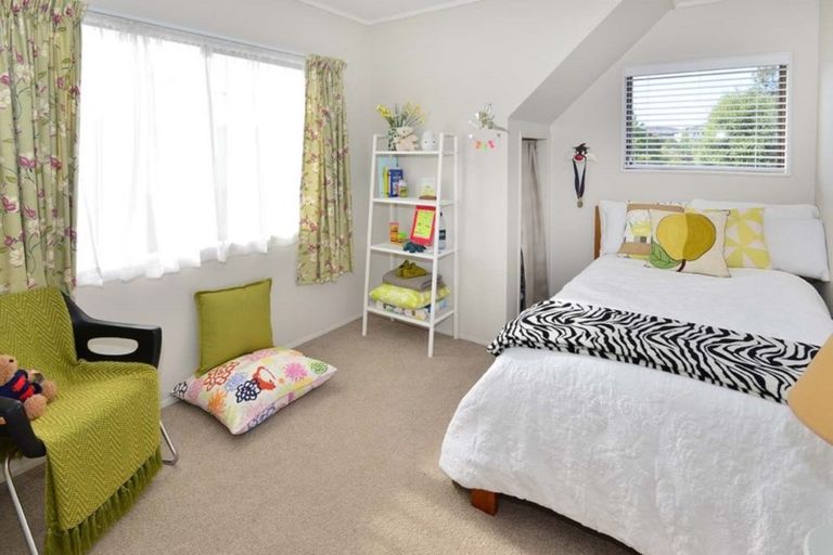 Photo of property in 11 Thalia Place, Totara Vale, Auckland, 0629