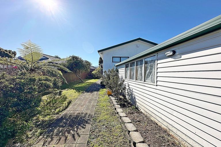 Photo of property in 16 Nerissa Place, Randwick Park, Auckland, 2105