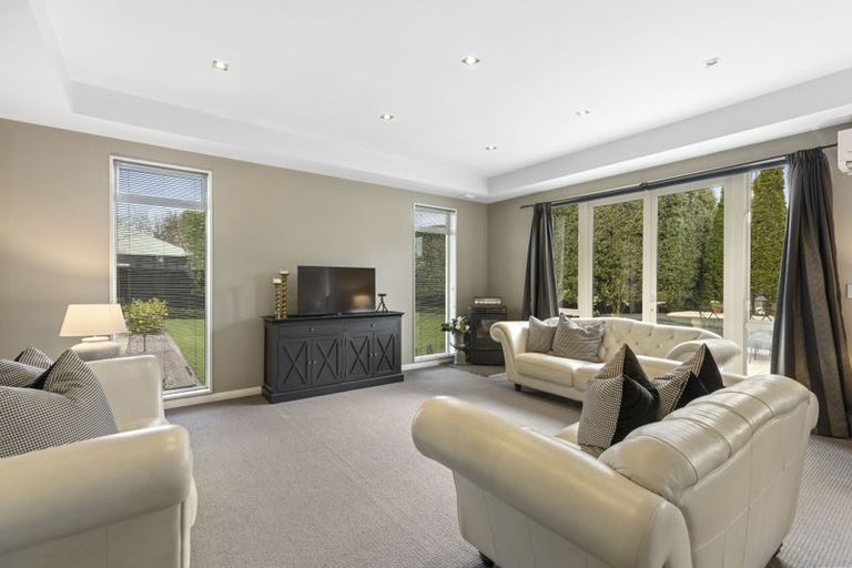 Photo of property in 68 Willowview Drive, Redwood, Christchurch, 8051