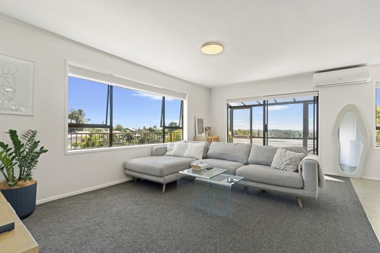 Photo of property in 1/39 Sunset Road, Totara Vale, Auckland, 0632