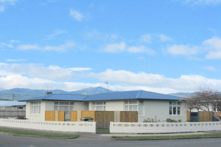 Photo of property in 44 Bartholomew Road, Levin, 5510