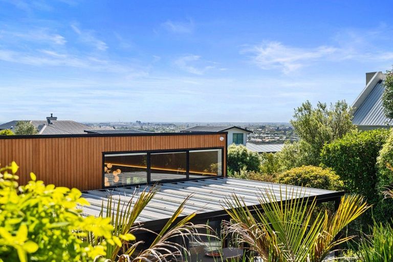 Photo of property in 11 Janice Place, Mount Pleasant, Christchurch, 8081