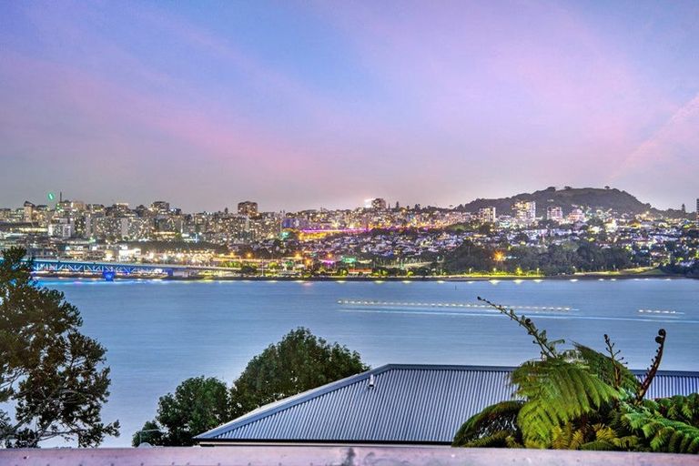 Photo of property in 42 Rawene Road, Birkenhead, Auckland, 0626