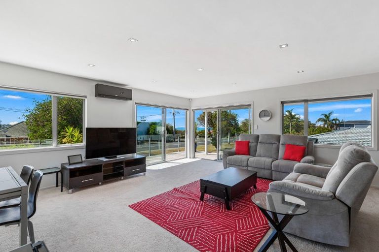 Photo of property in 1/20 Knights Road, Rothesay Bay, Auckland, 0630