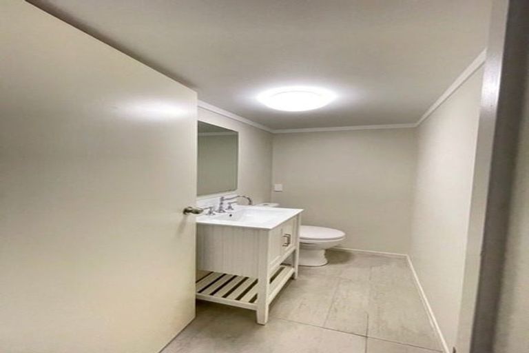 Photo of property in 12 Moore Street, Hillcrest, Auckland, 0627