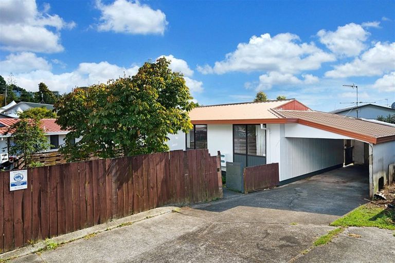 Photo of property in 2/76 Parrs Cross Road, Henderson, Auckland, 0612