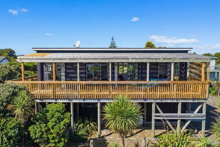 Photo of property in 6 Arataki Grove, Waitarere Beach, Levin, 5510