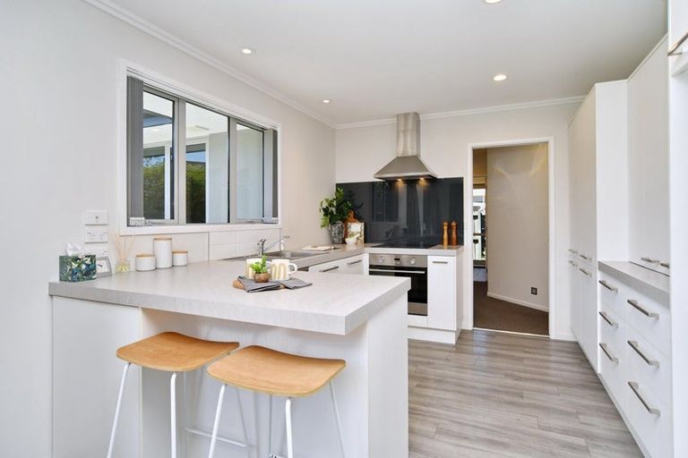 Photo of property in 4 Hurst Place, Parklands, Christchurch, 8083