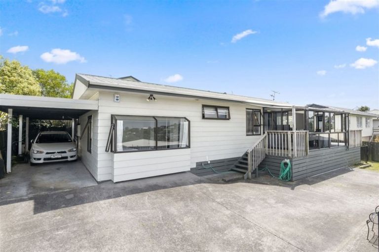 Photo of property in 28 Elizabeth Drive, West Harbour, Auckland, 0618