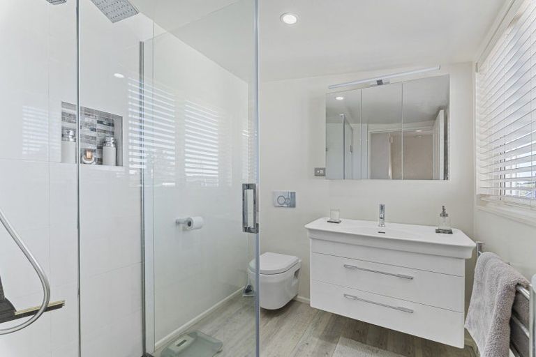 Photo of property in 3 Waiwera Place, Merrilands, New Plymouth, 4312