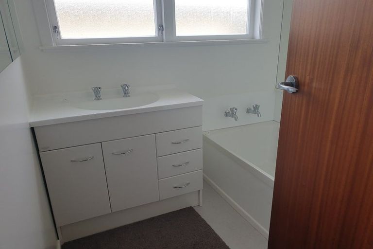 Photo of property in 49 Oxford Street, Tawa, Wellington, 5028