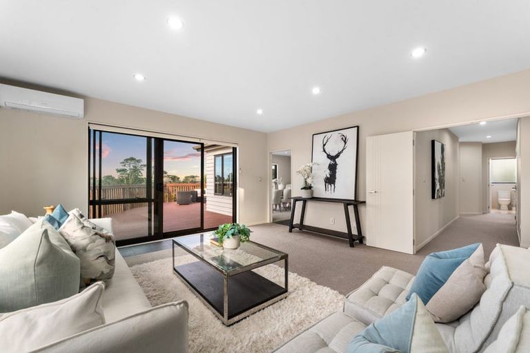 Photo of property in 83 Lake Panorama Drive, Henderson Valley, Auckland, 0612