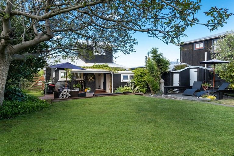 Photo of property in 102 Beach Road, Haumoana, 4102