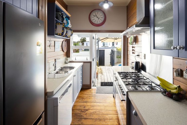 Photo of property in 104 Forest Lake Road, Forest Lake, Hamilton, 3200