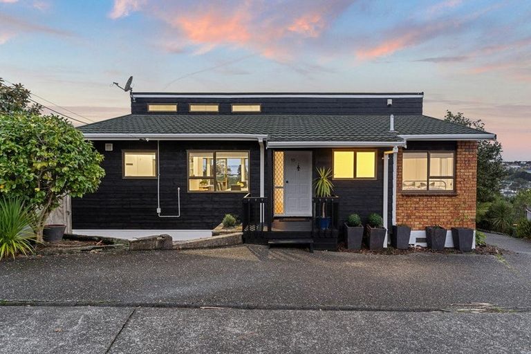 Photo of property in 2/55a Woodlands Crescent, Browns Bay, Auckland, 0630