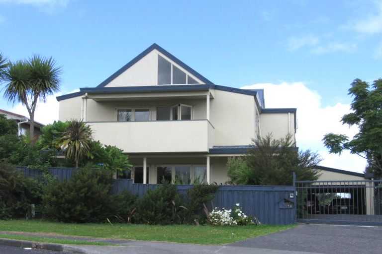 Photo of property in 74 Island Bay Road, Beach Haven, Auckland, 0626