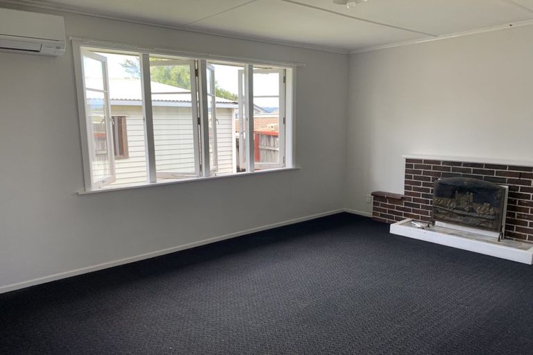 Photo of property in 9 Valdale Road, Henderson, Auckland, 0610