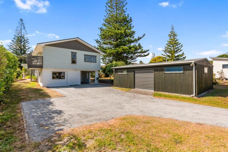 Photo of property in 6 Toi Street, Otaki Beach, Otaki, 5512