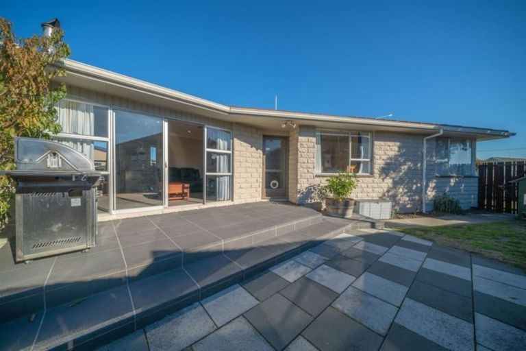 Photo of property in 487 Mairehau Road, Parklands, Christchurch, 8083