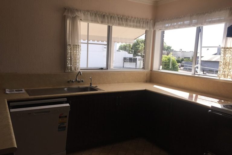 Photo of property in 122 Pembroke Street, Hamilton Lake, Hamilton, 3204