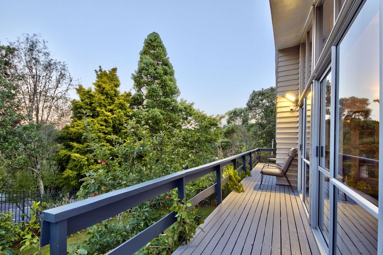 Photo of property in 19 Wirihana Road, Titirangi, Auckland, 0604