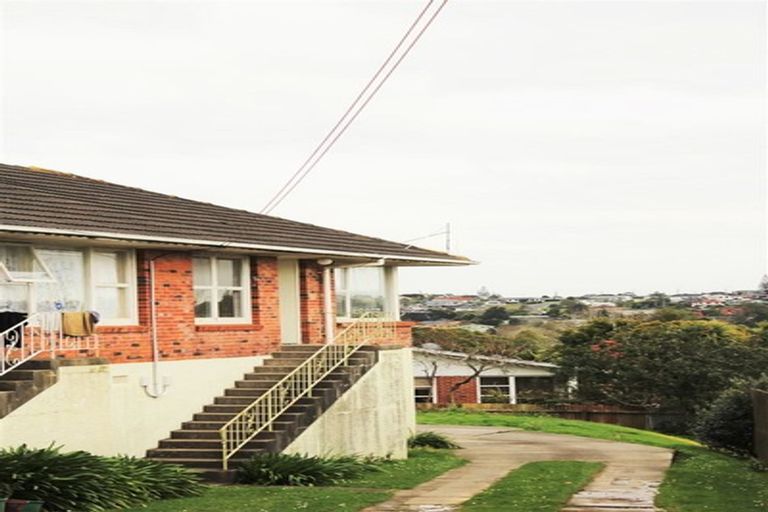 Photo of property in 61 Ocean View Road, Hillcrest, Auckland, 0627