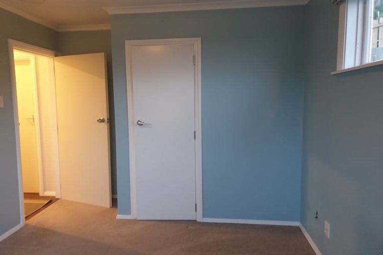 Photo of property in 111 Ruskin Road, Newlands, Wellington, 6037