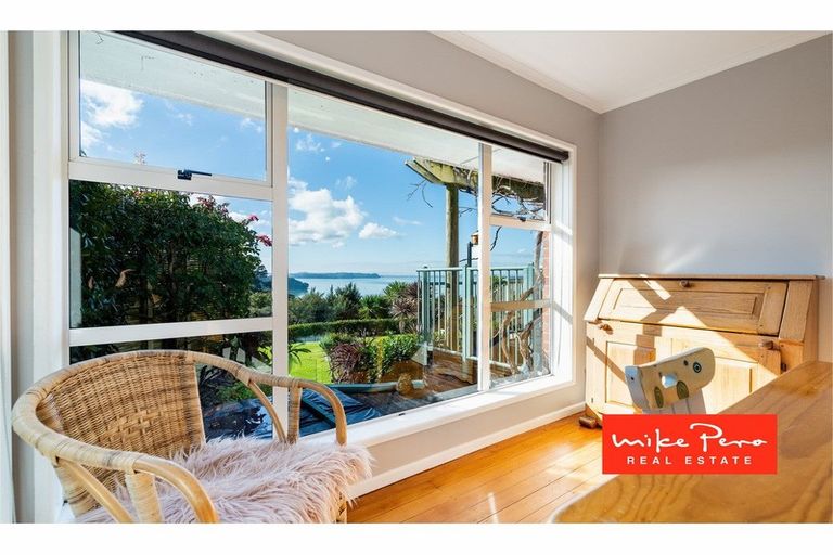 Photo of property in 24 Arama Avenue, Titirangi, Auckland, 0604