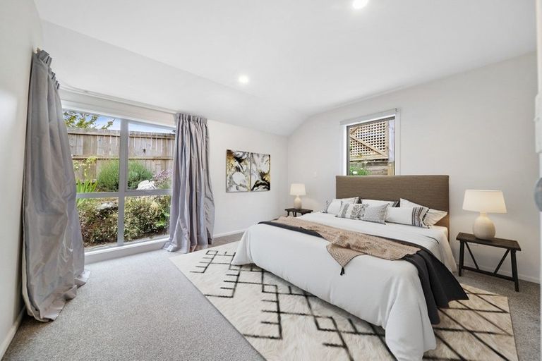 Photo of property in 83 Cedar Drive, Kelvin Heights, Queenstown, 9300